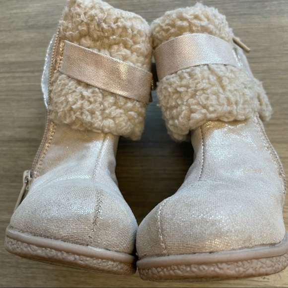 Dora the Explorer Shiny Cream Colored Fur Boots - Picture 11 of 12